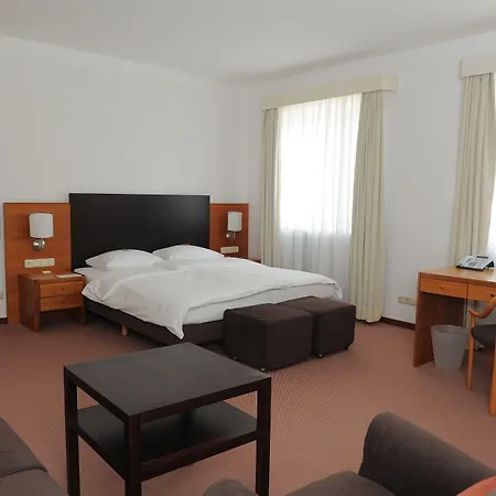 מלון Schloss 4*